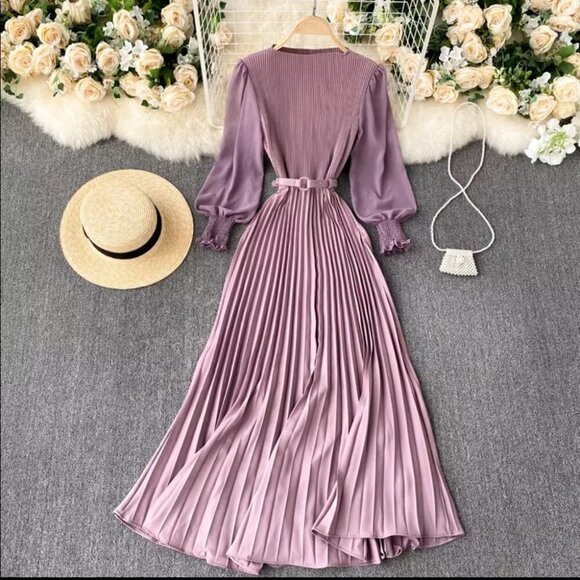 Long Sleeves Pleated Dress One-Size - Picture 1 of 10